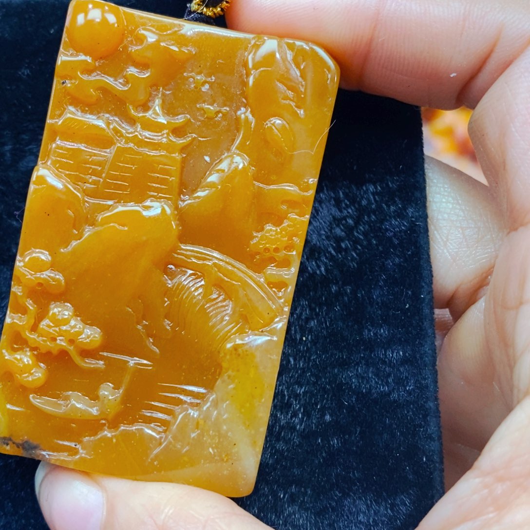 未镶嵌石英质玉（黄龙玉）颈饰