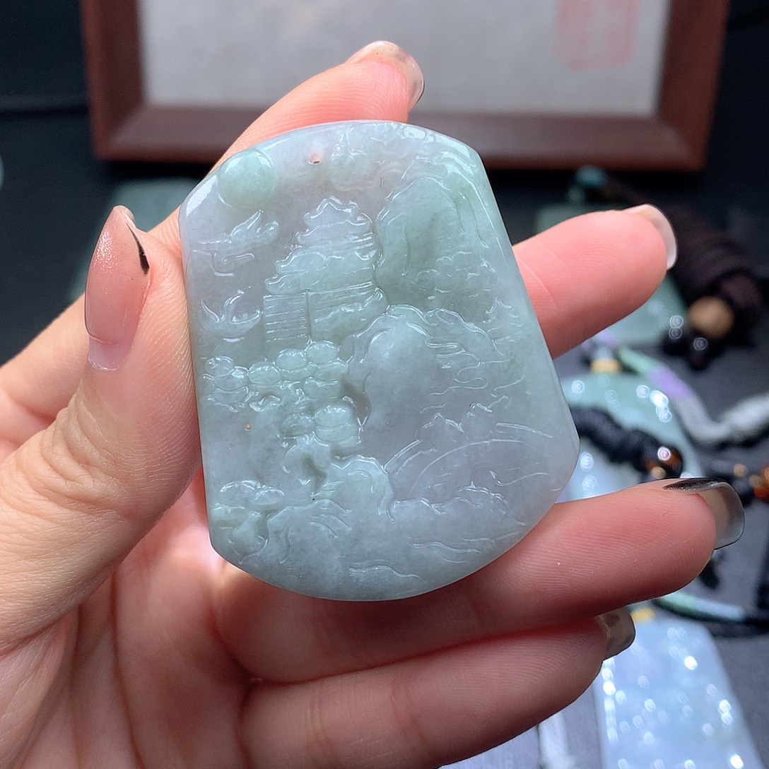 翡翠未镶嵌颈饰山水牌