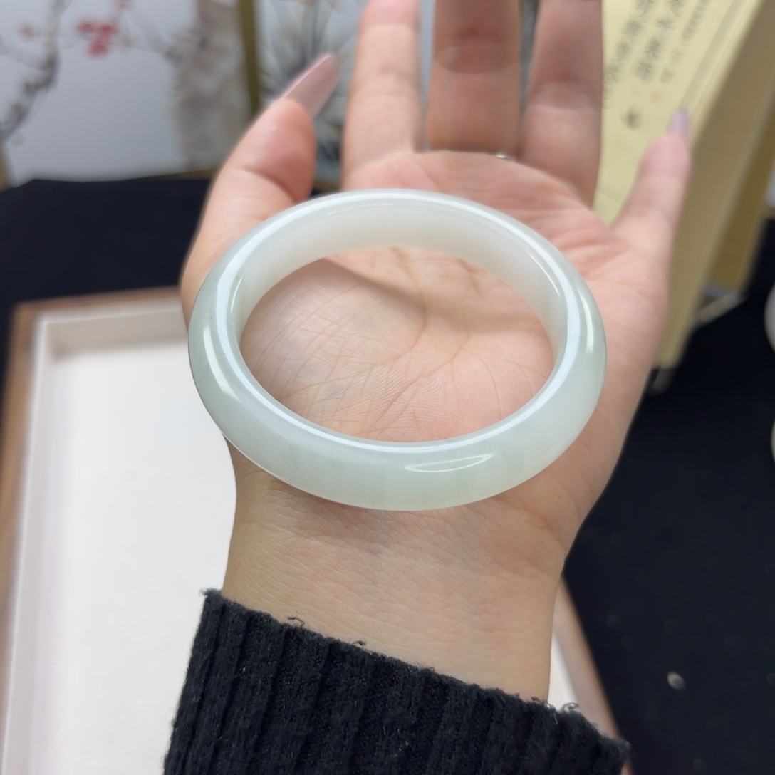 石英质玉手镯未镶嵌羊***哥