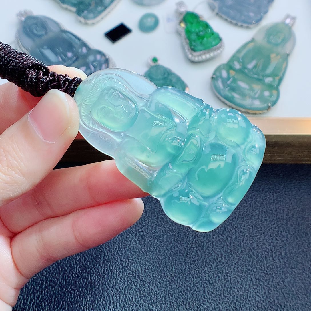 翡翠颈饰未镶嵌翡翠