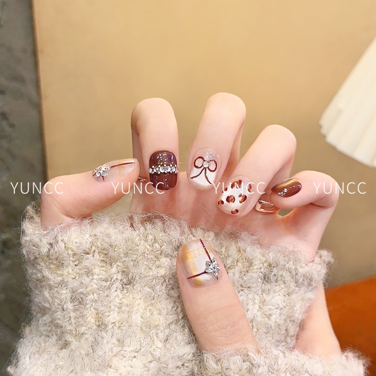 【琥珀琦梦】手工穿戴甲秋冬豆豆甲棕色猫眼美甲2025新款高级感指甲