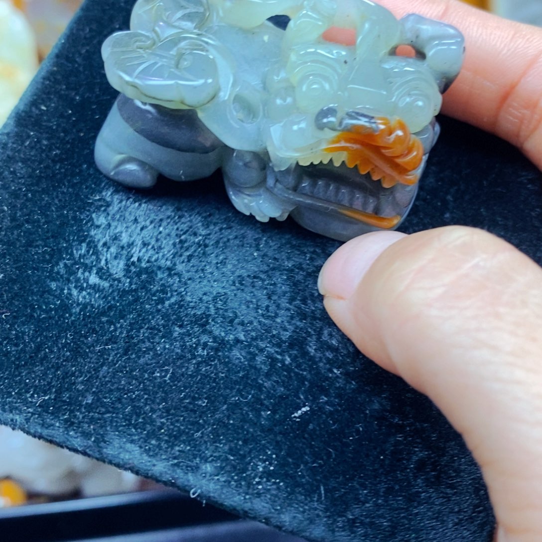 未镶嵌石英质玉（黄龙玉）颈饰