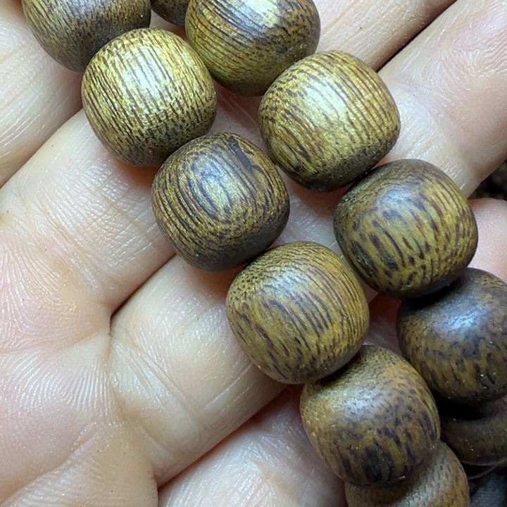 沉香碎屑沉香1.1鼓珠9.2克