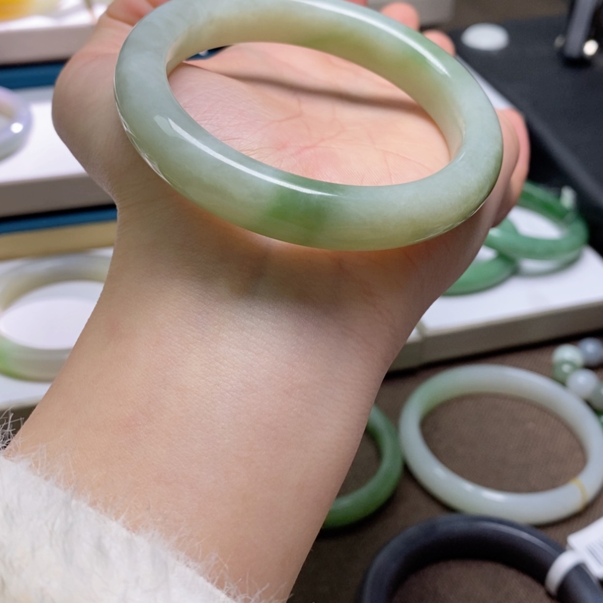 【闪购商品】和田玉手镯未镶嵌