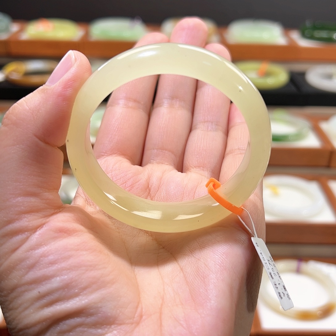 和田玉手镯未镶嵌高冰青花黄口鹅黄色