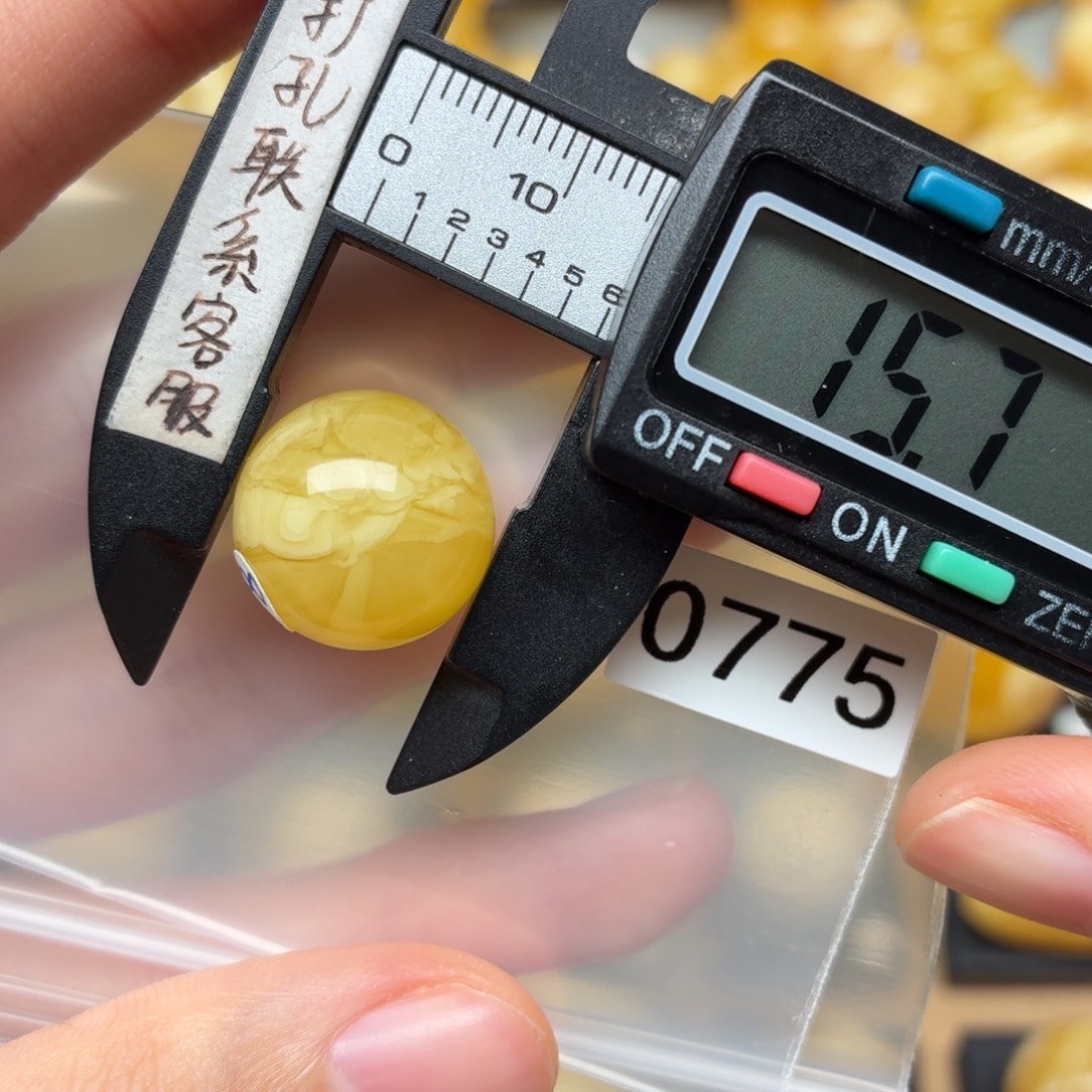 李***柠琥珀未镶嵌裸石蜜蜡