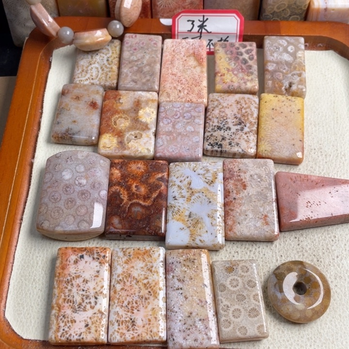合金珠宝奇石硅化玉?*?884