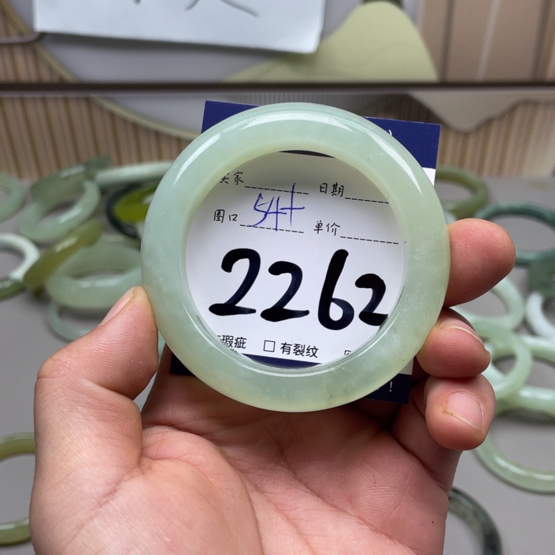 岫玉手镯手镯未镶嵌