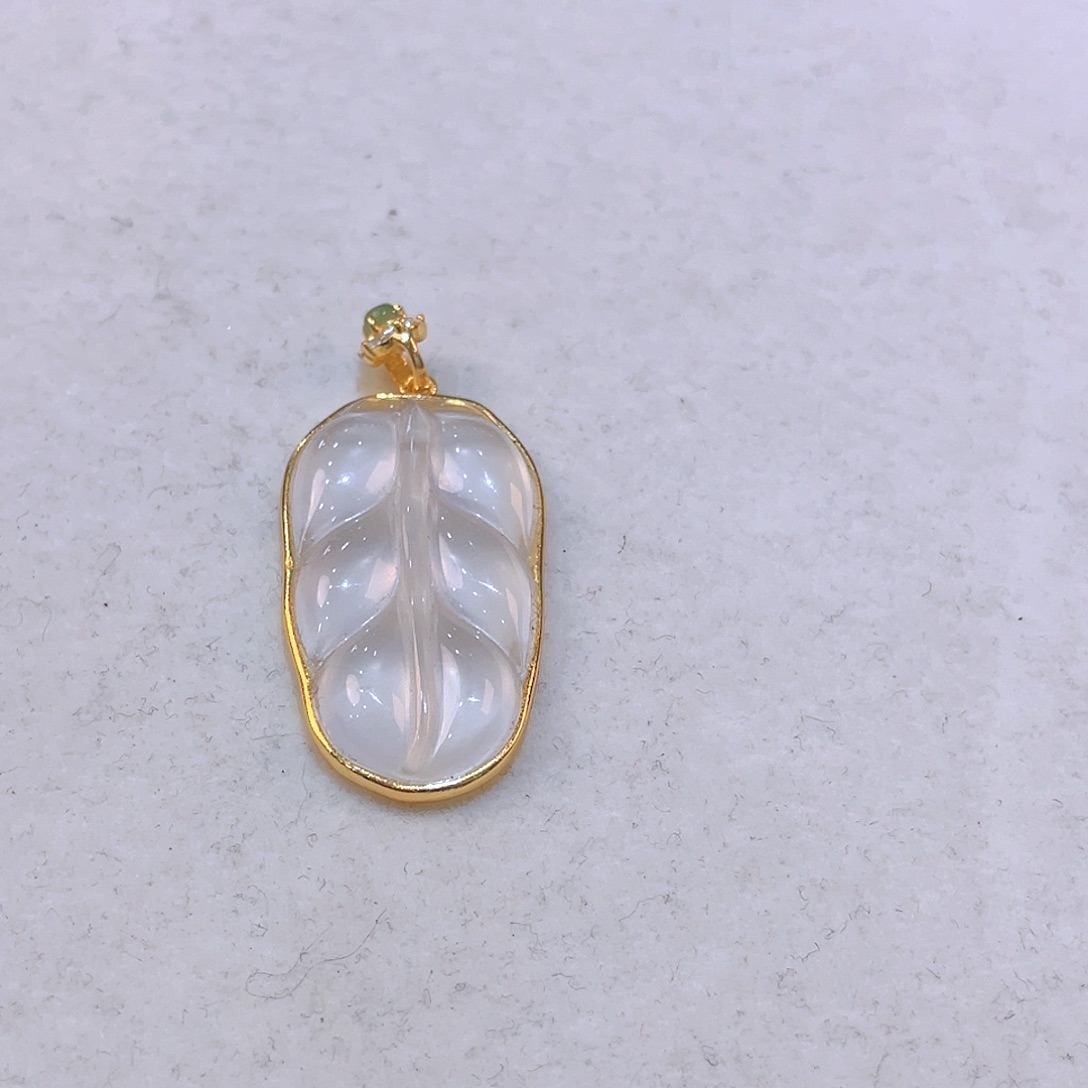 石英质玉颈饰未镶嵌水沫子吊坠