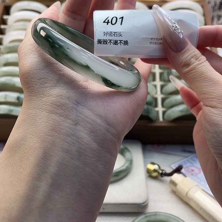 石英质玉（天山翠）未镶嵌手镯微瑕401