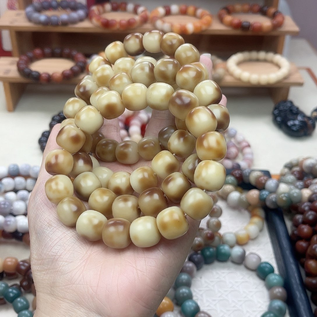 手串白玉菩提姜撞奶