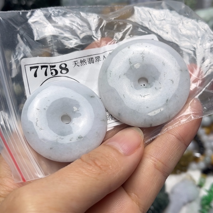 翡翠未镶嵌挂件7758瑕疵