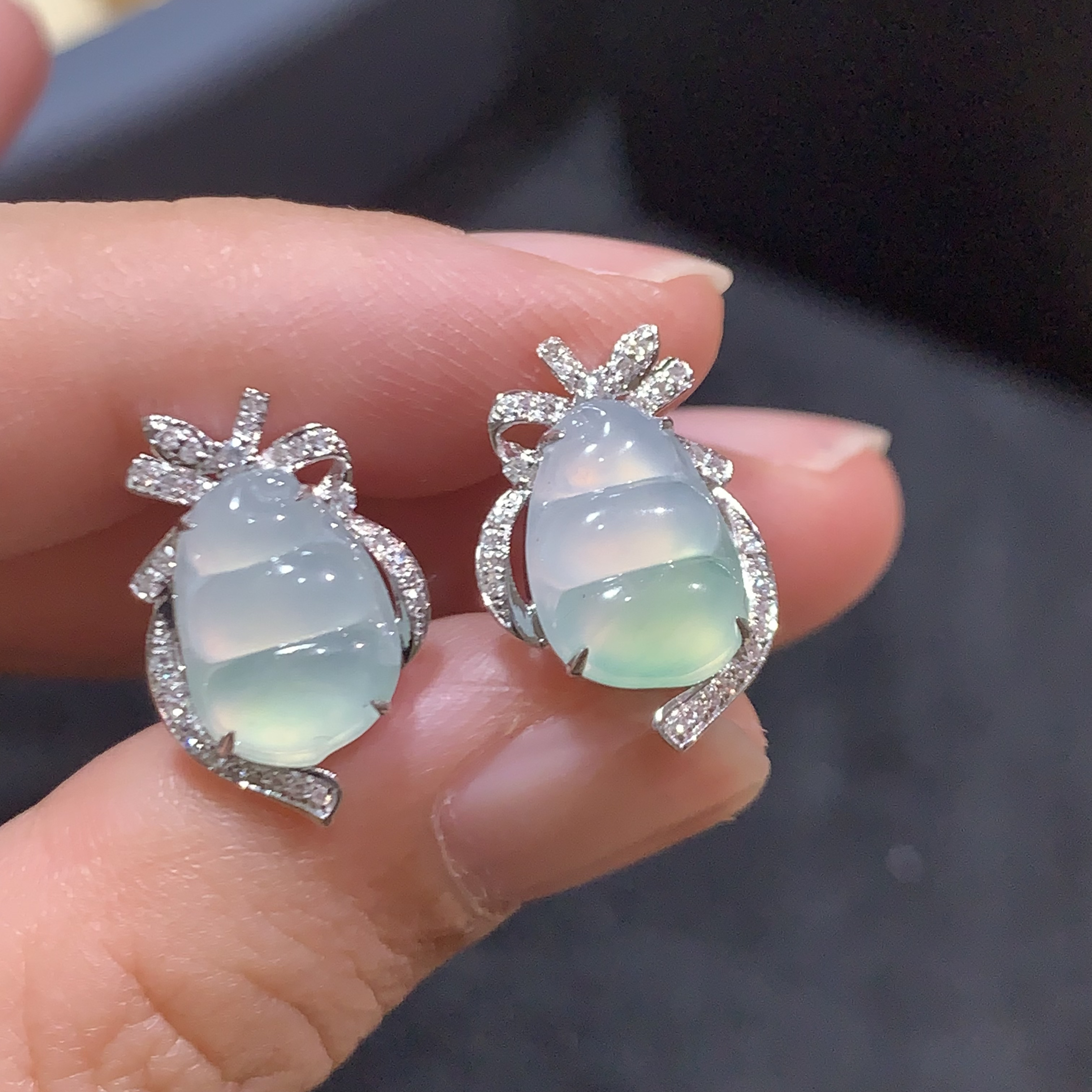 18 K金翡翠豆子耳包