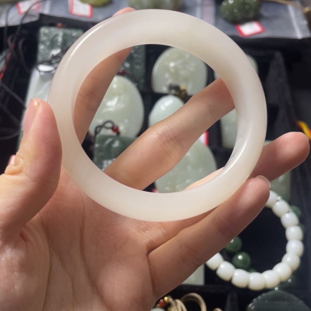 半***事石英质玉（金丝玉）未镶嵌手镯