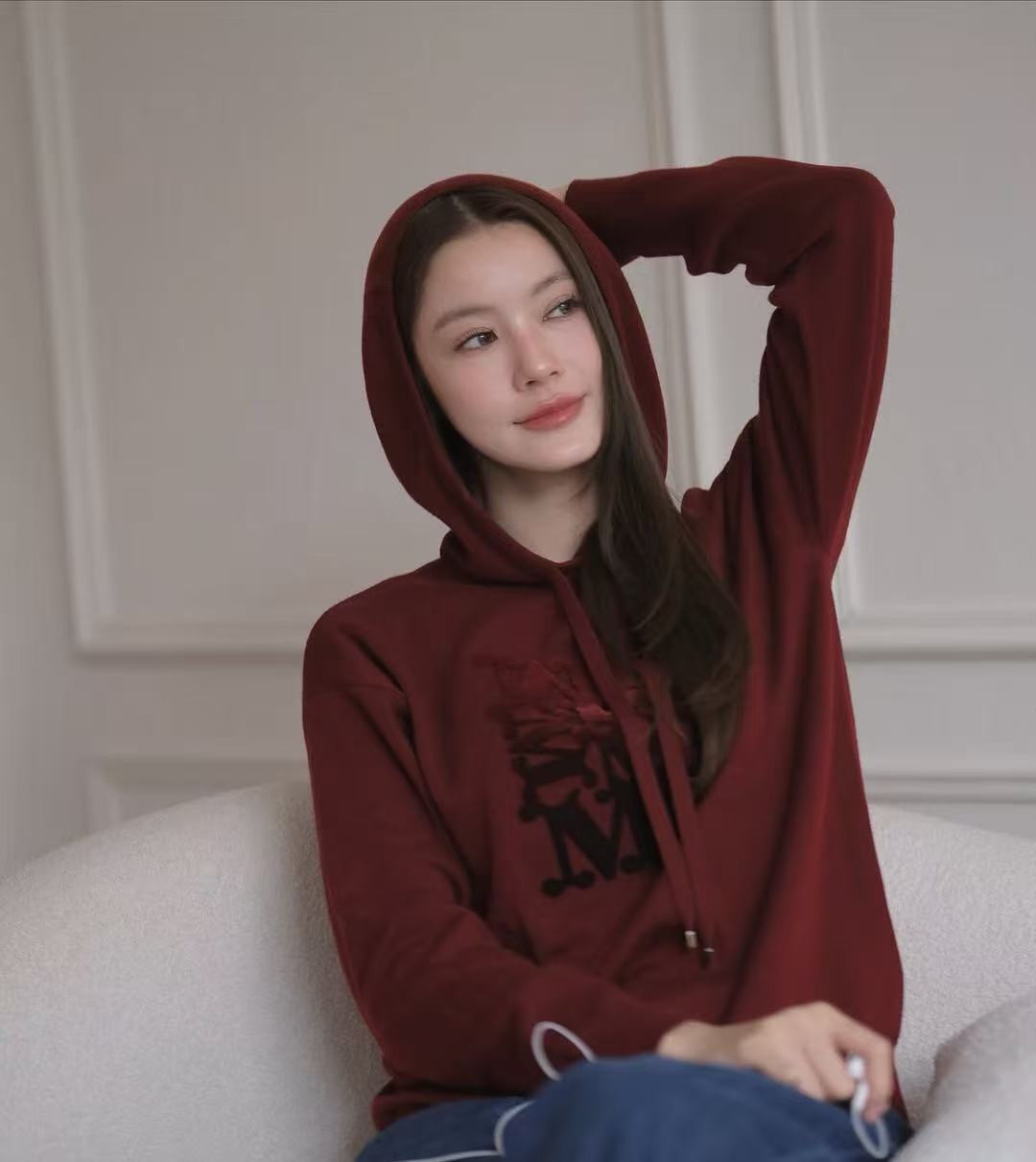 未使用 MaxMara 25年胸口字母logo套头连帽毛衣