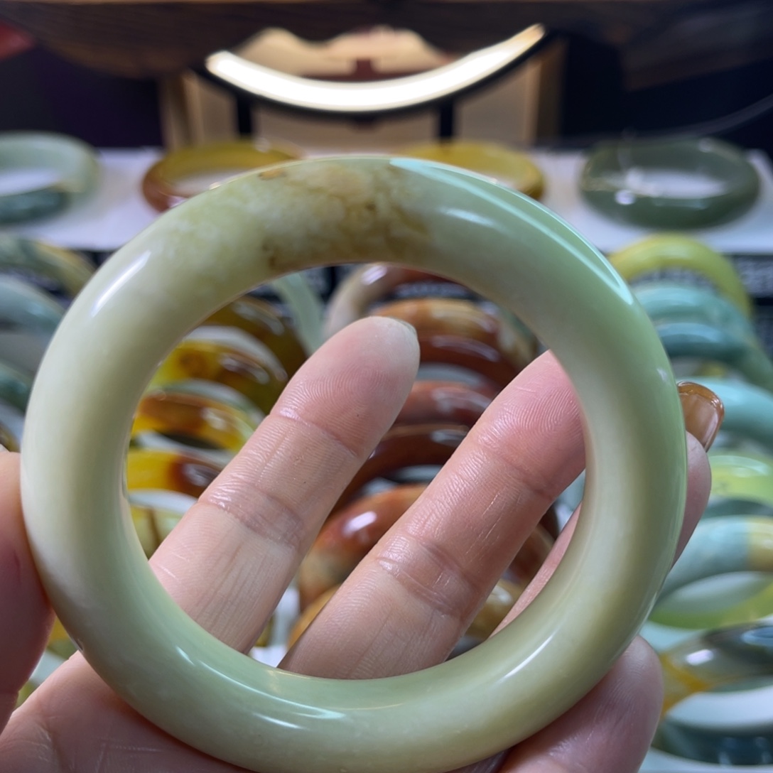 蛇纹石玉未镶嵌手镯