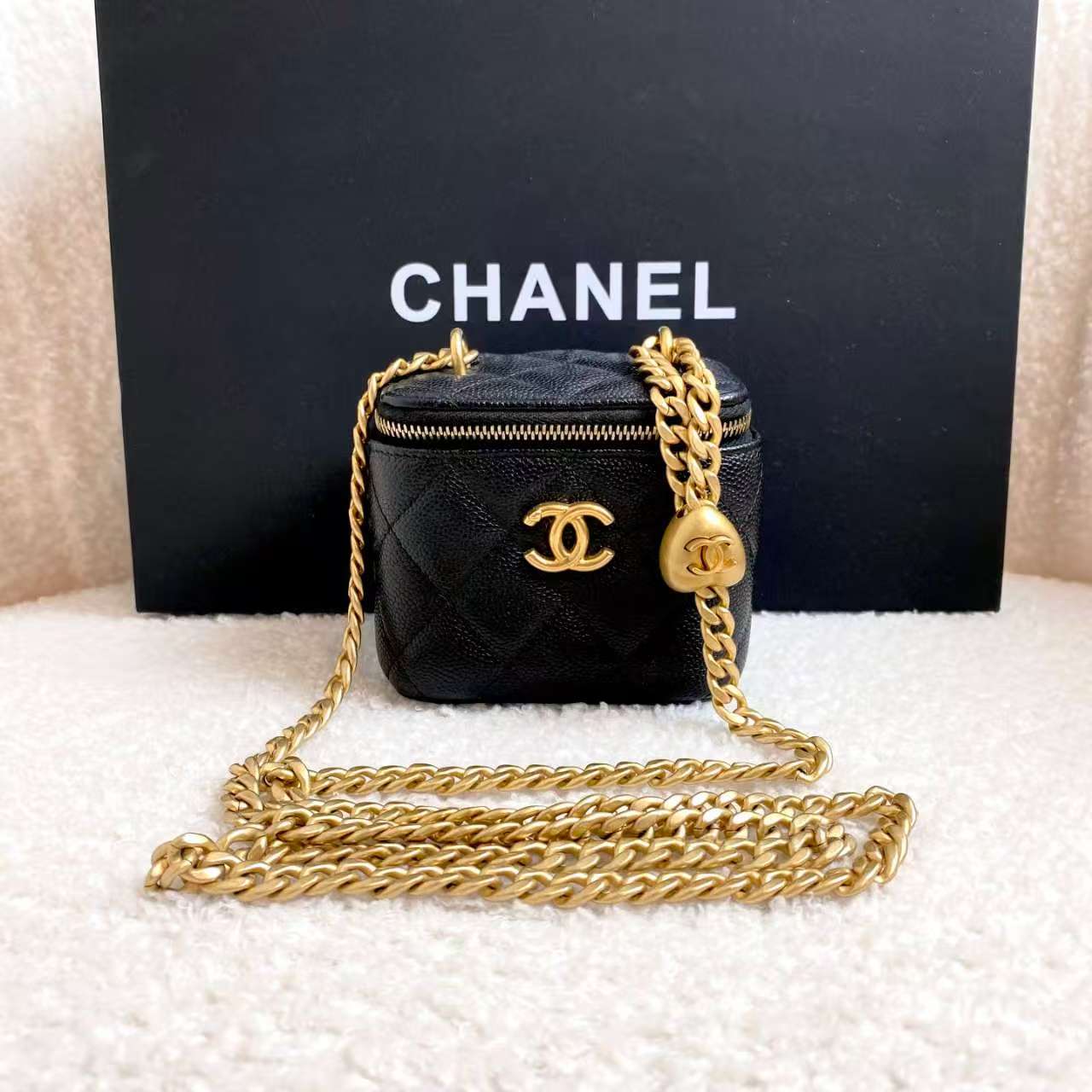 99新 Chanel/香奈儿 爱心金球mini盒子/63304353/代卖服务/12期