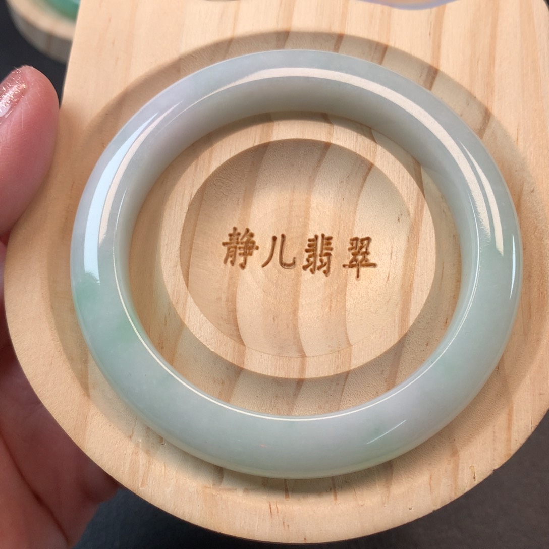 翡翠手镯未镶嵌54圈口