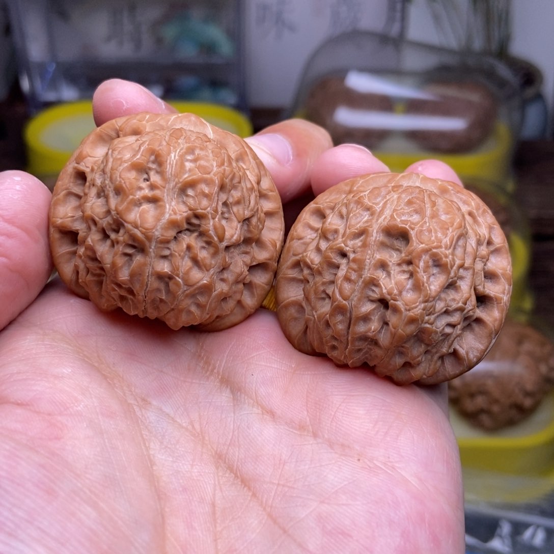 文玩核桃吊坠39尺血麒麟展台品