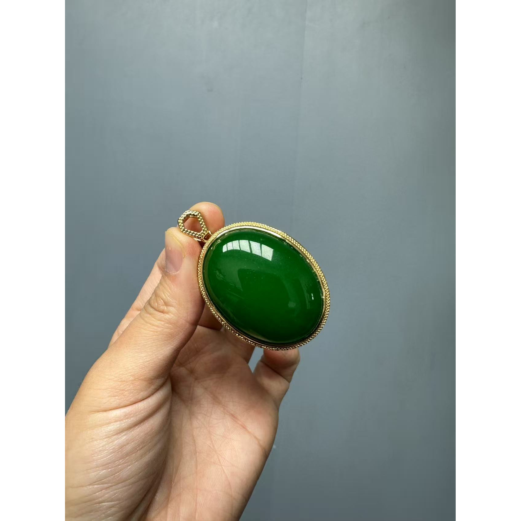 翡翠辣绿14k菱形椭圆形大蛋面吊坠