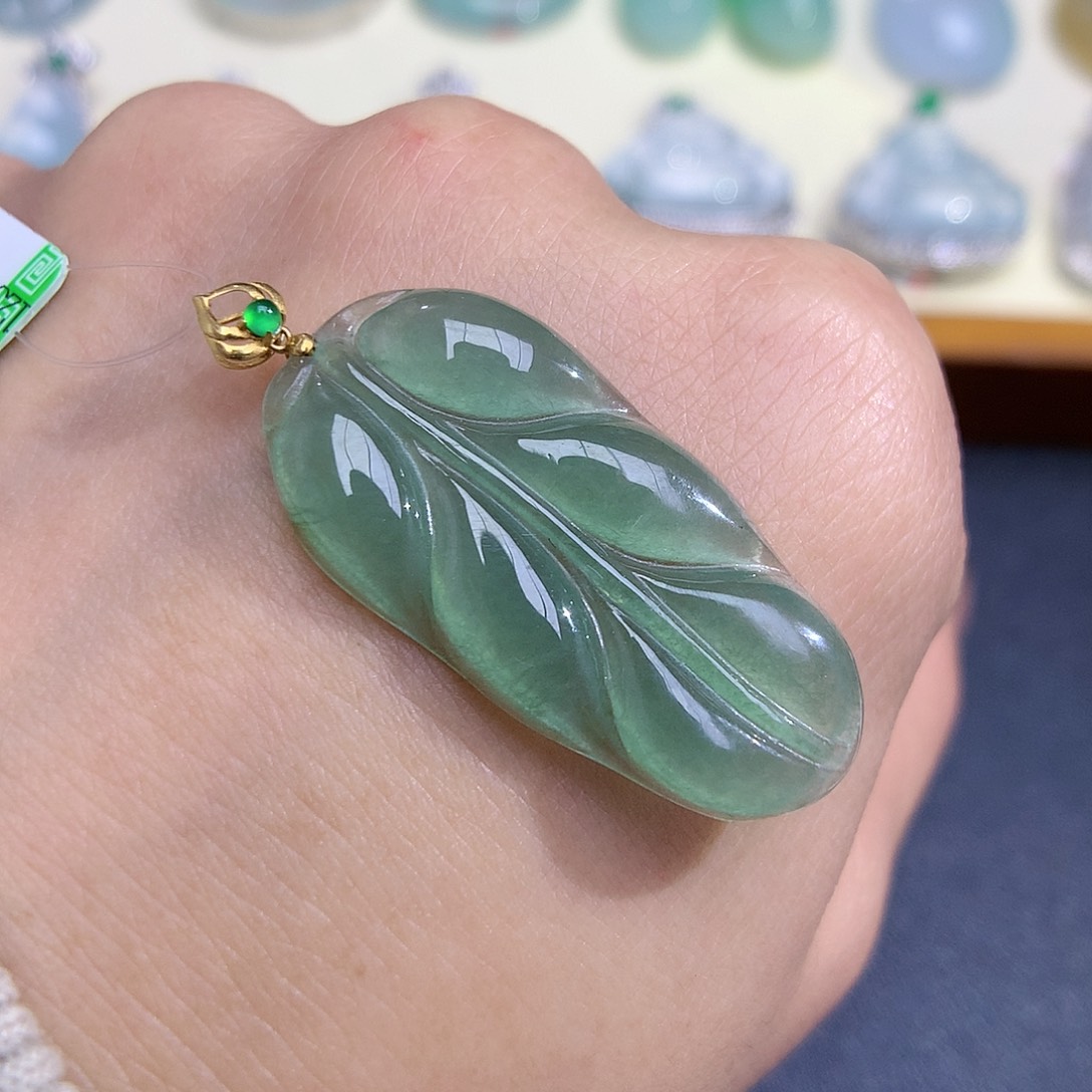 翡翠颈饰18K金镶嵌叶子