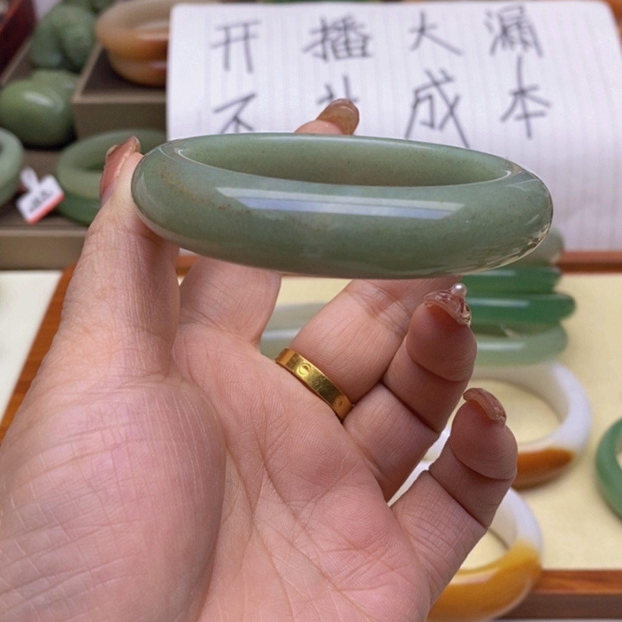 【闪购商品】石英质玉手镯未镶嵌晓**安