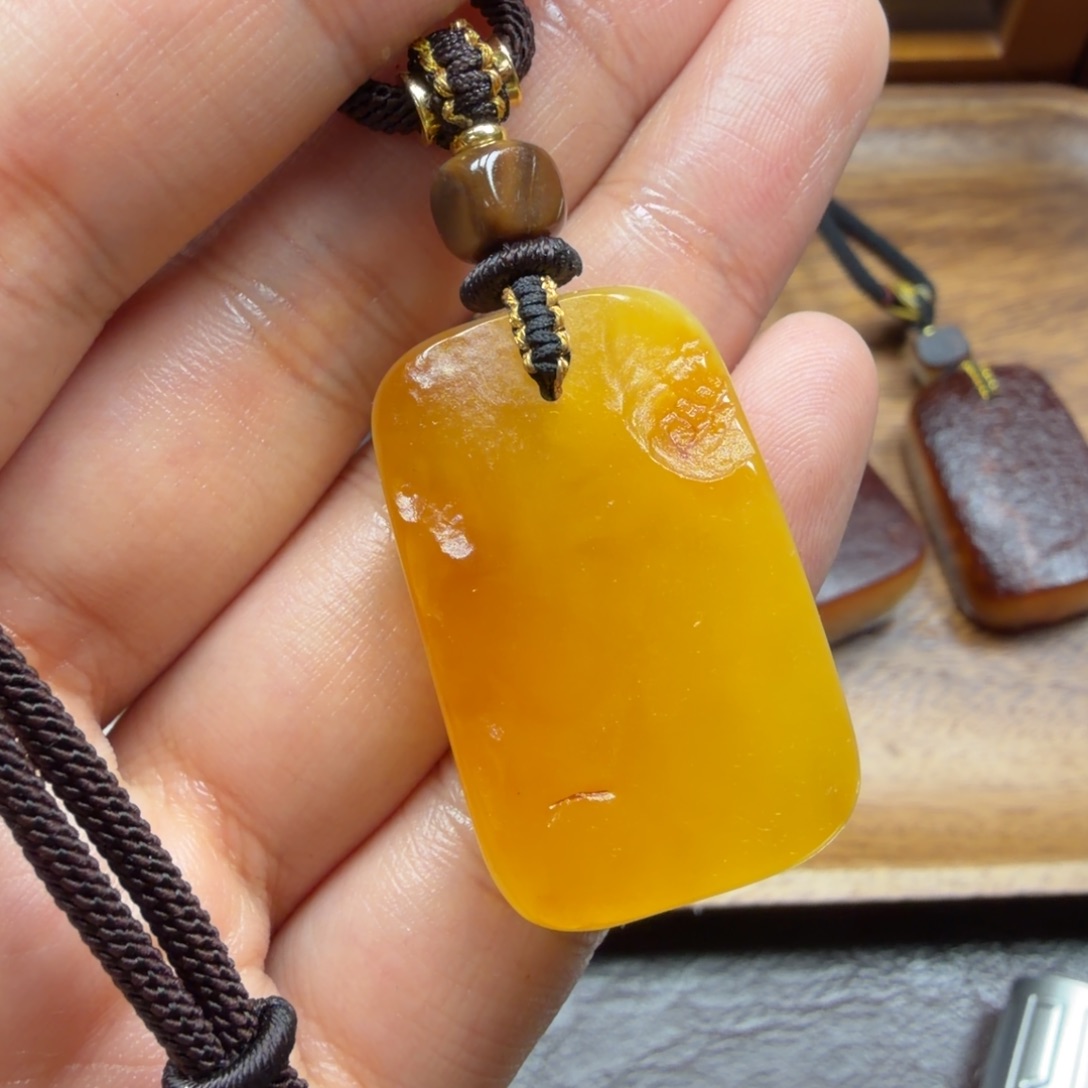 琥珀未镶嵌吊坠(赠链)