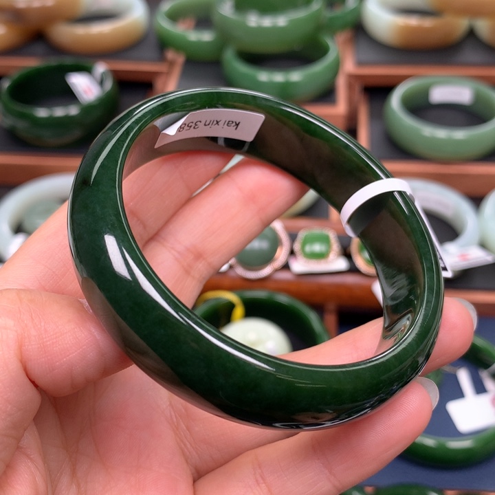 和田玉（碧玉）手镯未镶嵌60