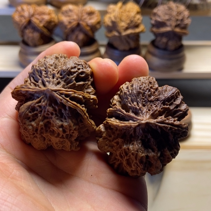 上***孩文玩核桃把件蛮荒古蟾异型