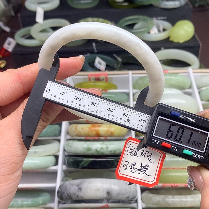 蛇纹石玉手镯未镶嵌724