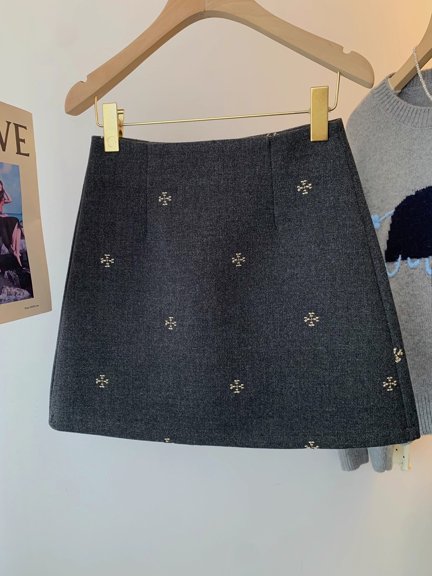 爱心刺绣毛呢半身裙女秋冬新款百搭高腰防走光设计感短裙a字裙子