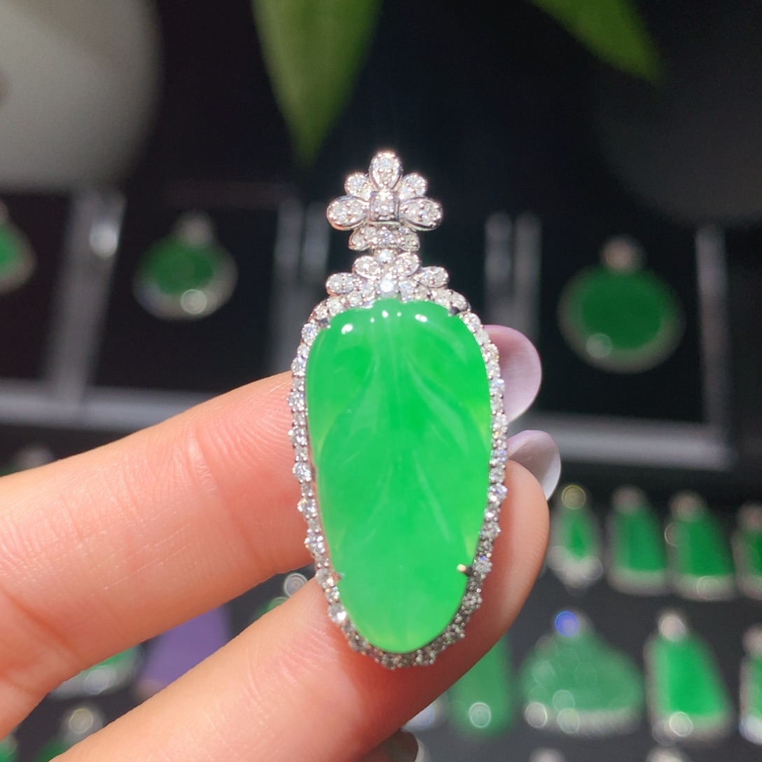 翡翠颈饰18K金镶嵌翡翠