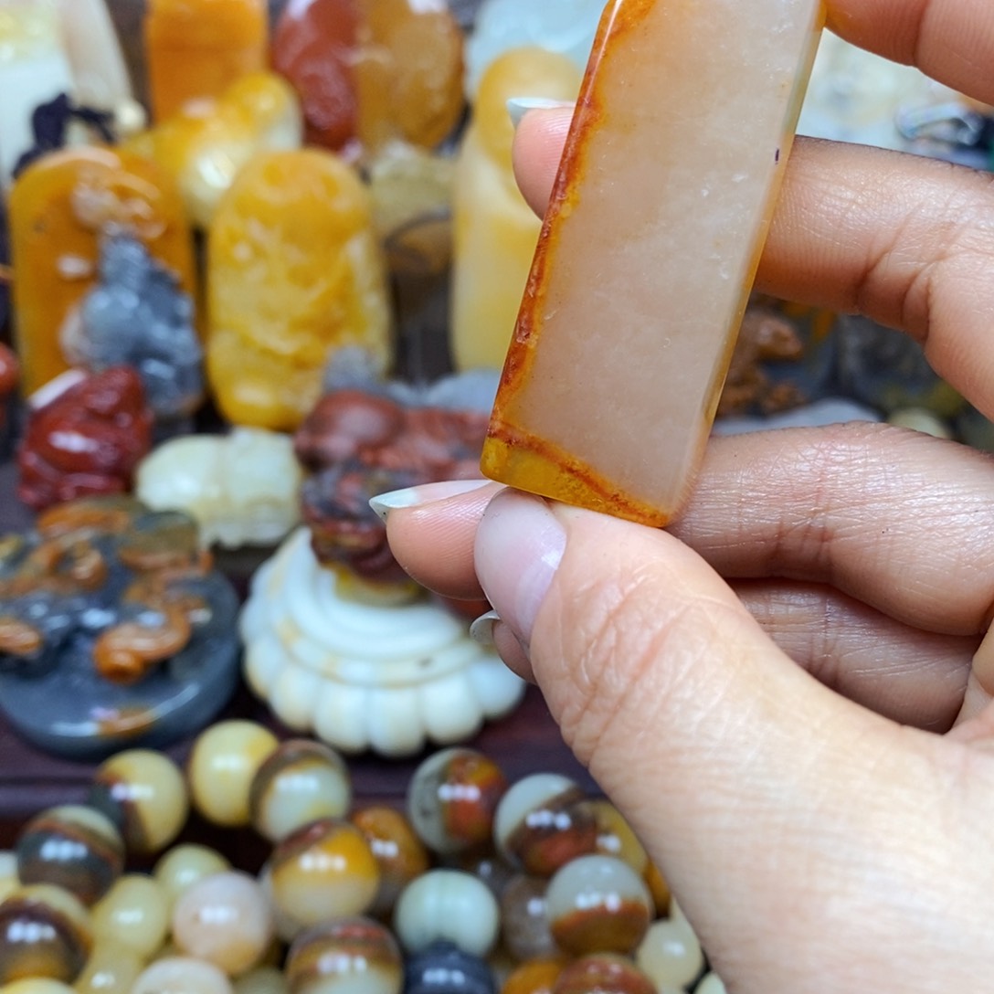 石英质玉颈饰未镶嵌
