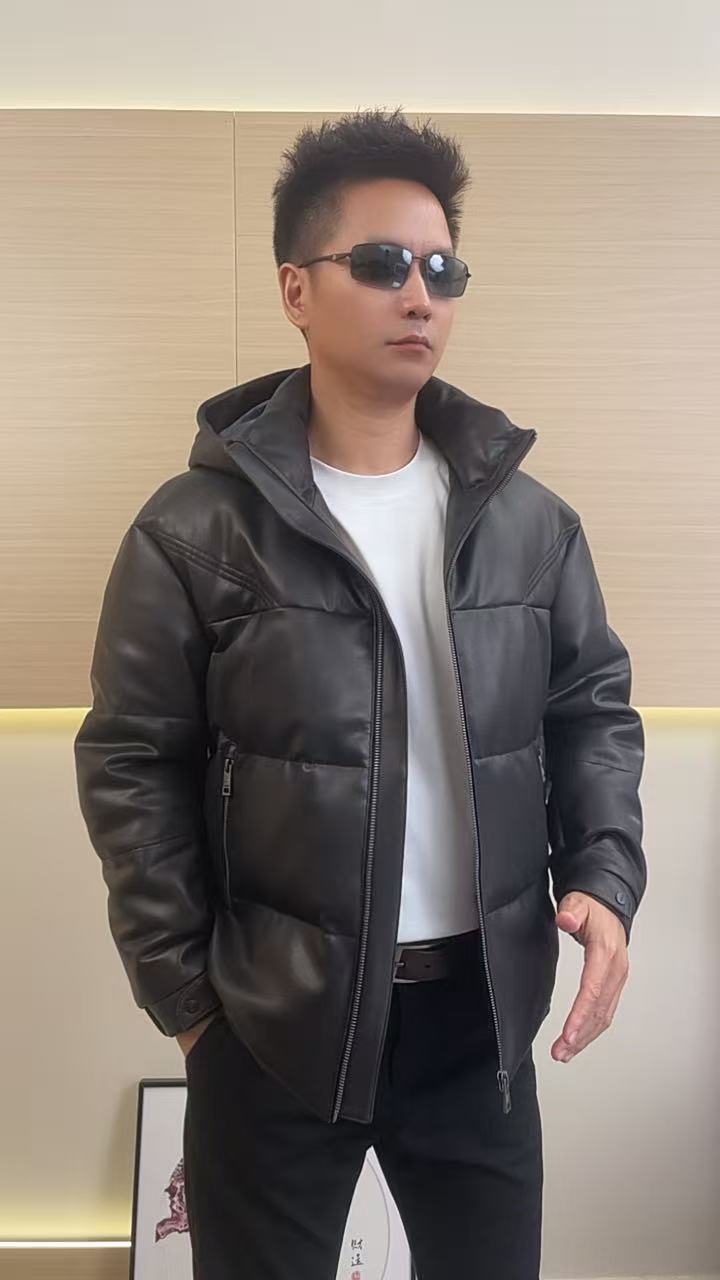 男款百搭真皮羽绒连帽宽松型短款休闲保暖潮流时尚加绒冬款