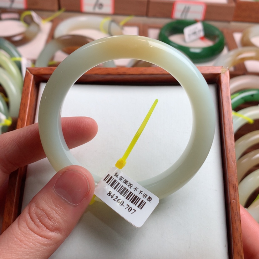 【闪购商品】和田玉手镯未镶嵌54