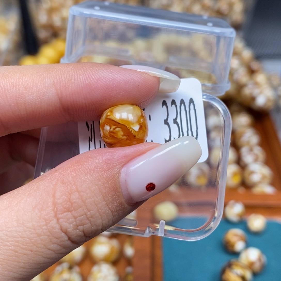 蜜蜡未镶嵌珠宝奇石3300