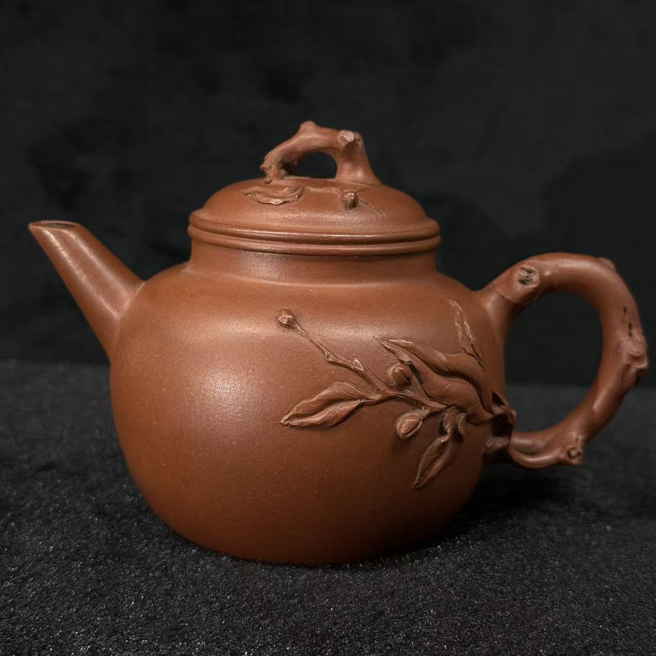 8紫砂壶寿桃/H101884/上海嘉禾拍卖