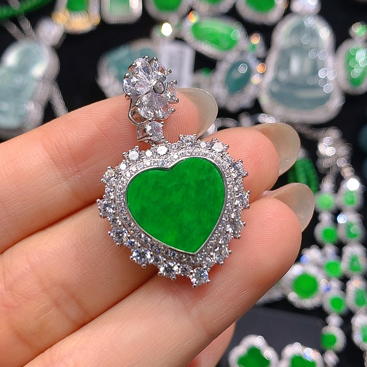 翡翠颈饰未镶嵌翡翠