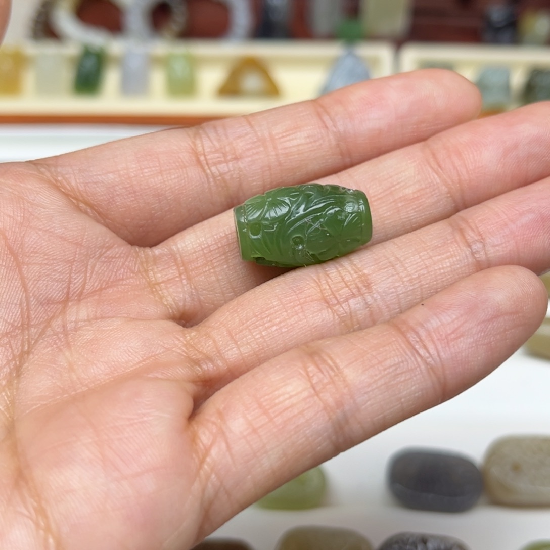 E***D和田玉未镶嵌珠宝半成品