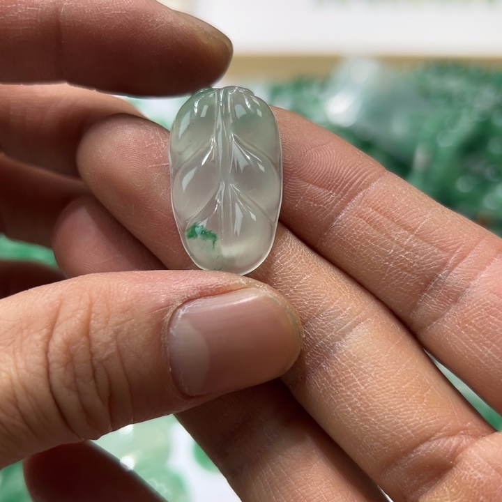 石英质玉颈饰合金