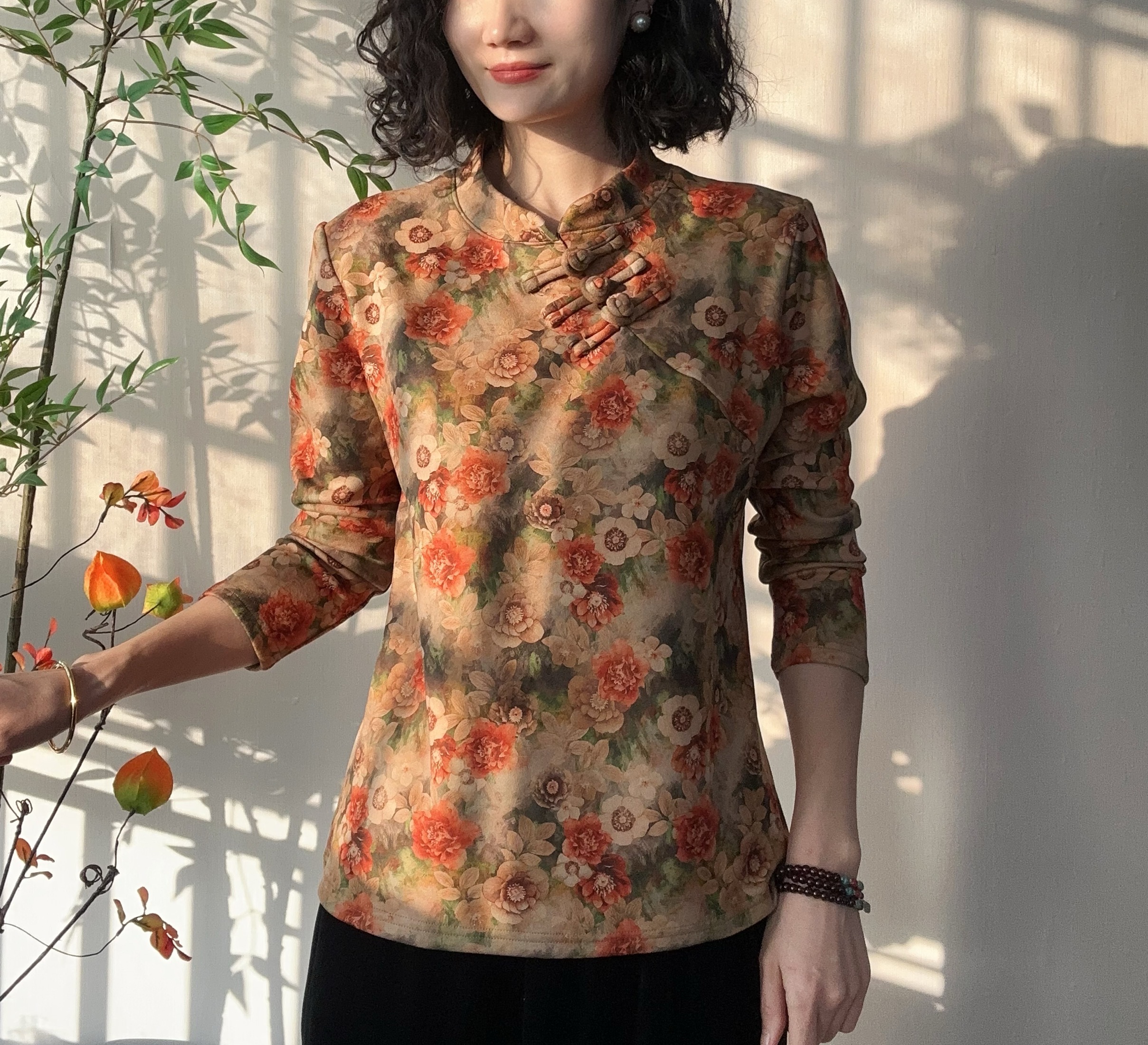 冬季加绒保暖盘扣气质款花色妈妈装上衣