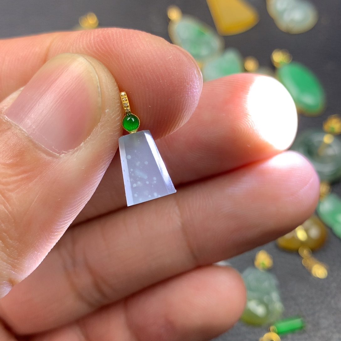 【闪购商品】颈饰18K金镶嵌翡翠翡翠