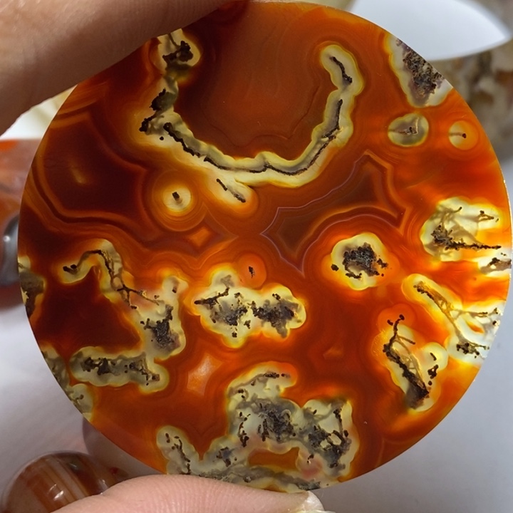 玛瑙/玉髓颈饰未镶嵌剑**云