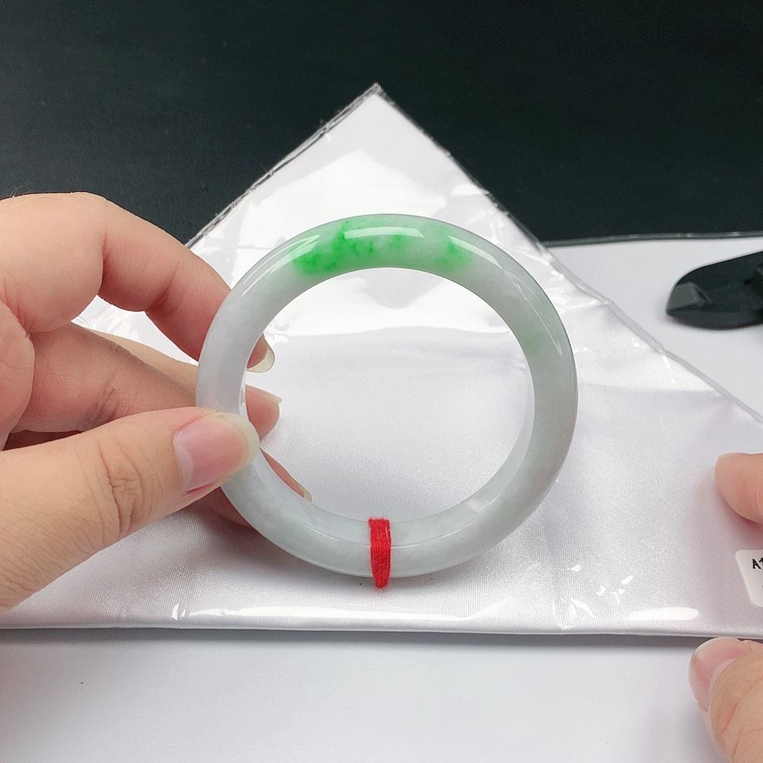 翡翠手镯未镶嵌翡翠106