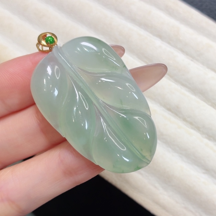 颈饰18K金镶嵌翡翠