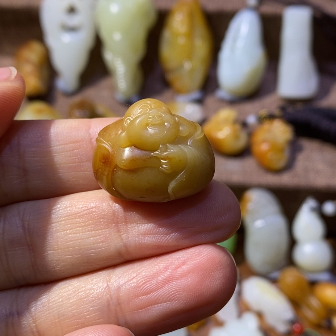 和田玉颈饰未镶嵌孔*己