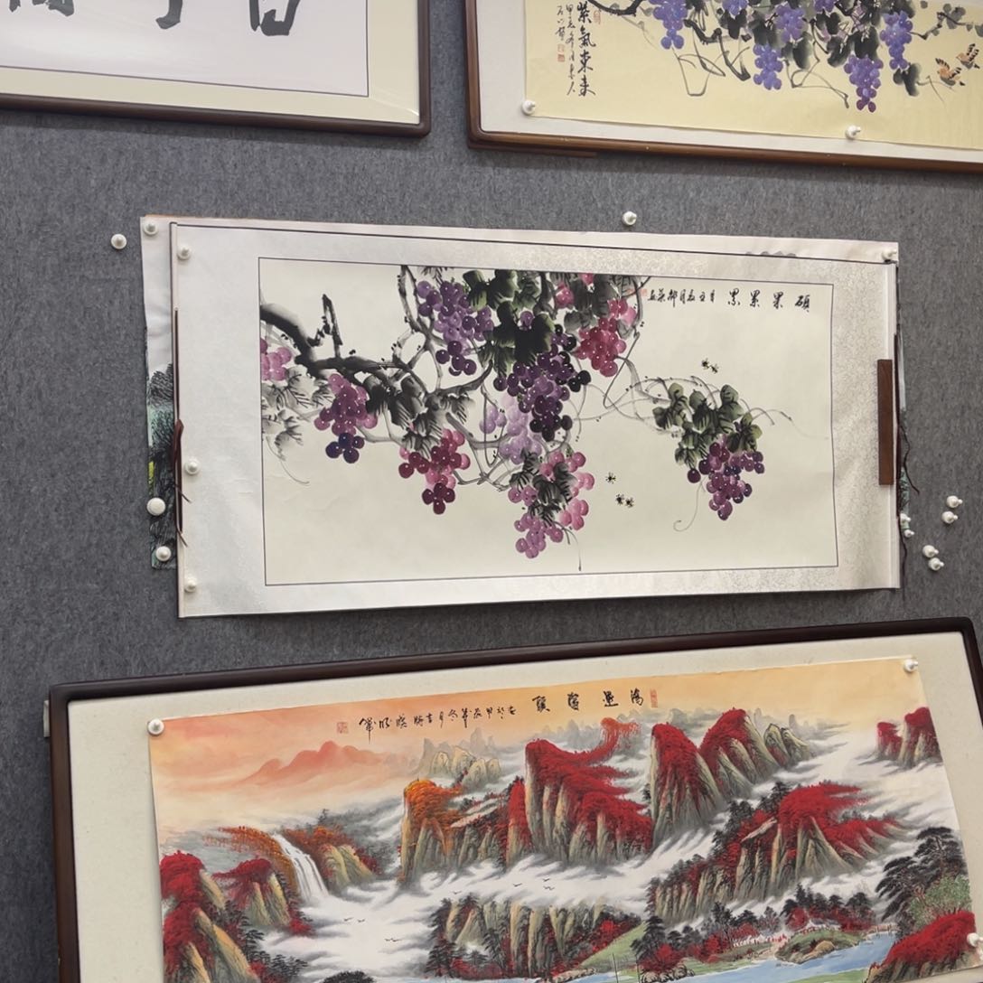 国画四尺葡萄卷轴硕果累累