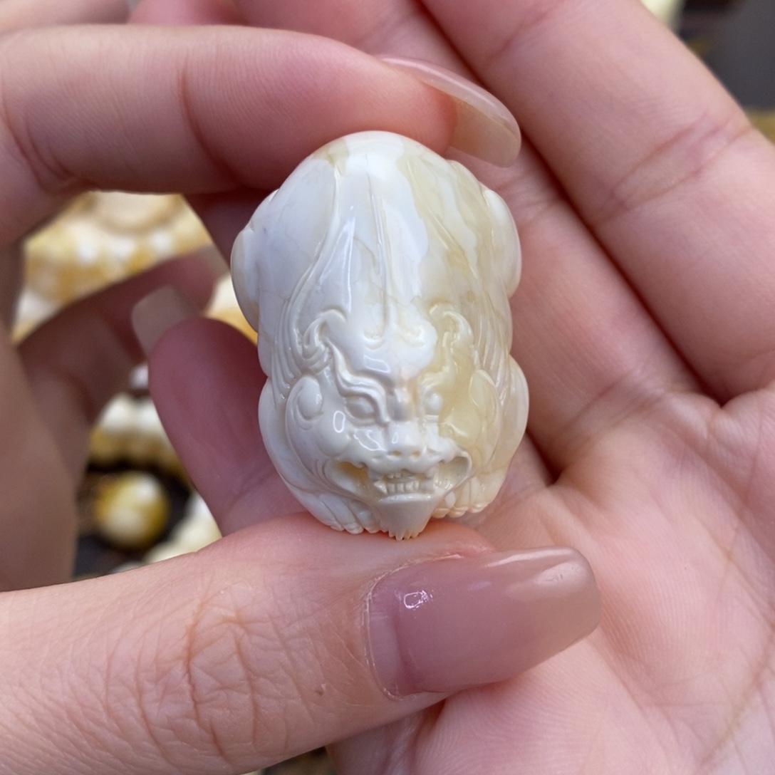 蜜蜡未镶嵌裸石貔貅