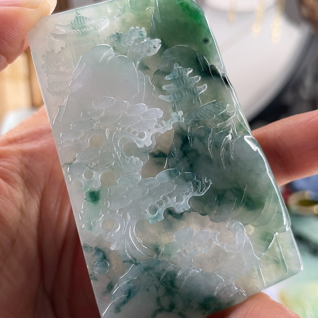 翡翠颈饰未镶嵌山水牌