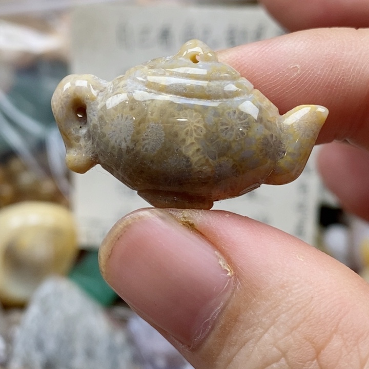 硅化珊瑚（珊瑚玉）未镶嵌颈饰小吊坠